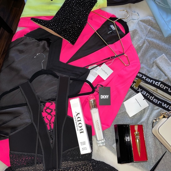 POSH SHOWS 🖤 Bookmark here. - Picture 6 of 6